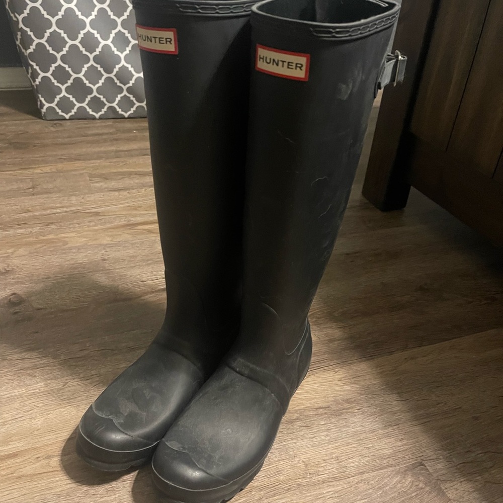 Hunter Matte Black size 8 rain boots